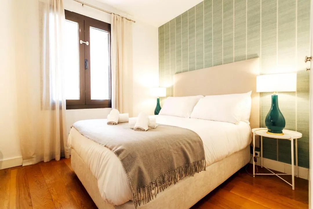 Minty Stay 3Bd Apartment - Triana Seville 0*,  Spain